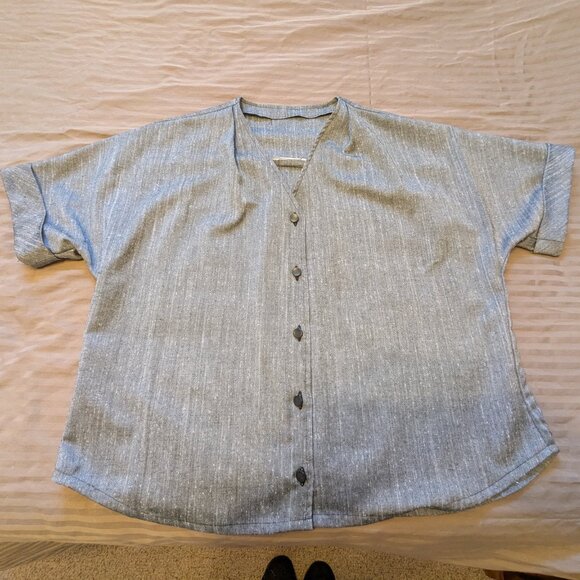 Hand Made Button Front Cuffed Sleeve Curved Hem Top - Picture 12 of 12